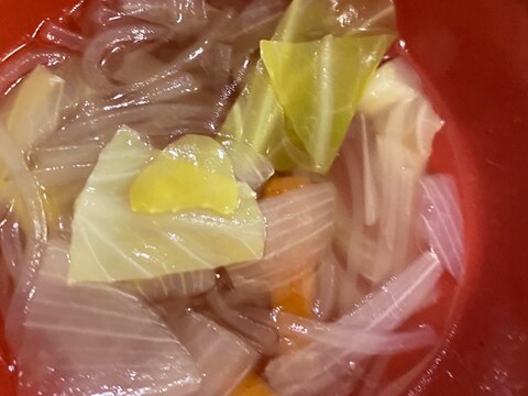 キャベツ、人参、玉ねぎの春雨スープ